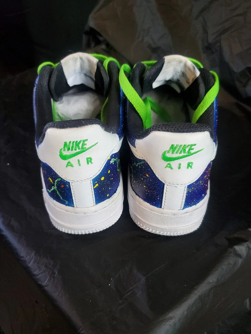Nike Kids White, Blue & Green Lightning-Print Low Top Sneakers